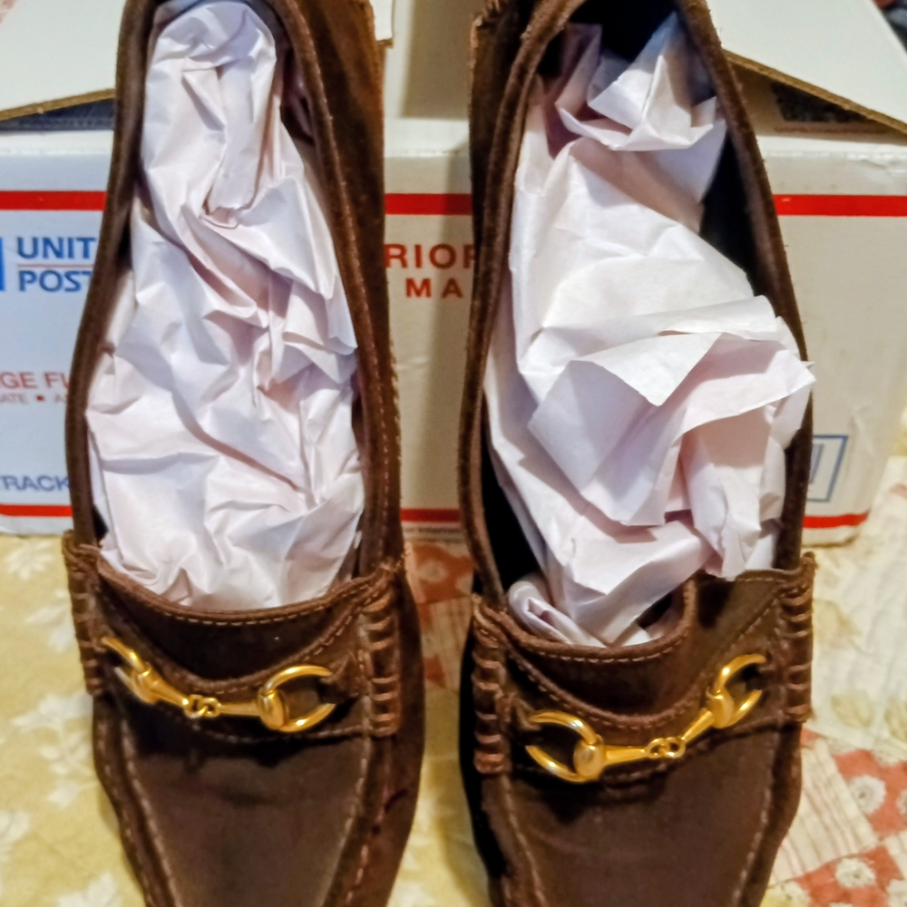 The Iconic Vintage Horsebit Gucci Dark Brown Leather Loafers with Gold Detail - Picture 5 of 16
